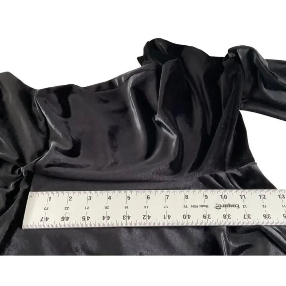ModCloth Women's Black Velvet Romper XSmall Short Sleeve High Neck Jumpsuit New - Picture 12 of 12